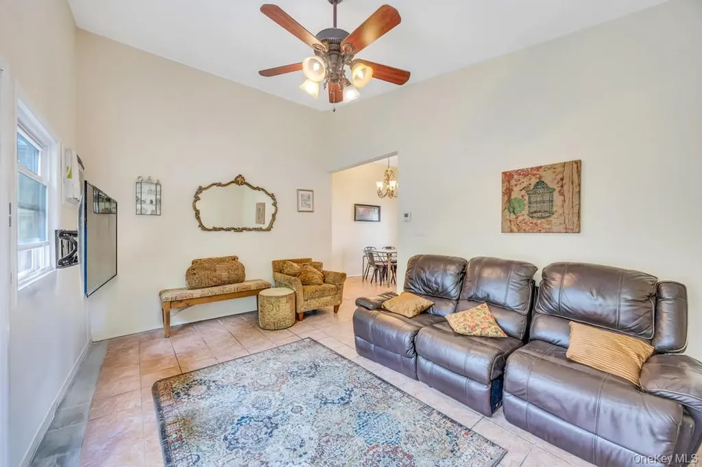 42 Richmond Street Islip NY 11751