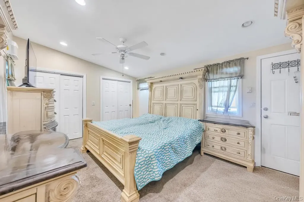 42 Richmond Street Islip NY 11751