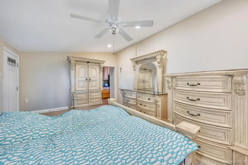 42 Richmond Street Islip NY 11751