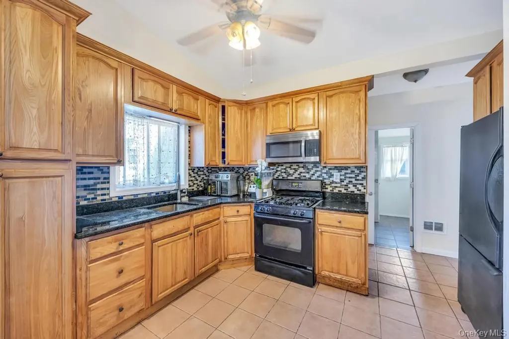42 Richmond Street Islip NY 11751