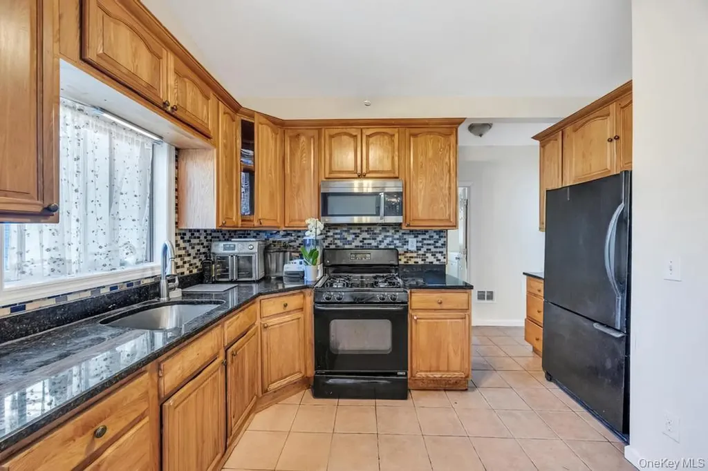 42 Richmond Street Islip NY 11751