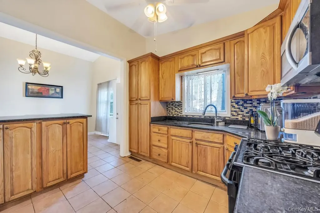 42 Richmond Street Islip NY 11751