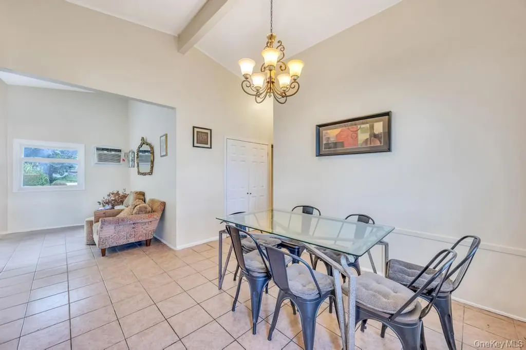 42 Richmond Street Islip NY 11751