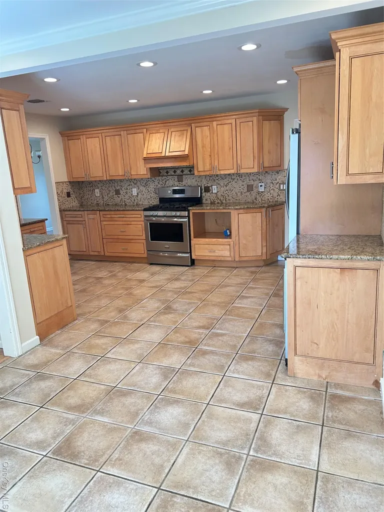 3068 Xavier Place Oceanside NY 11572