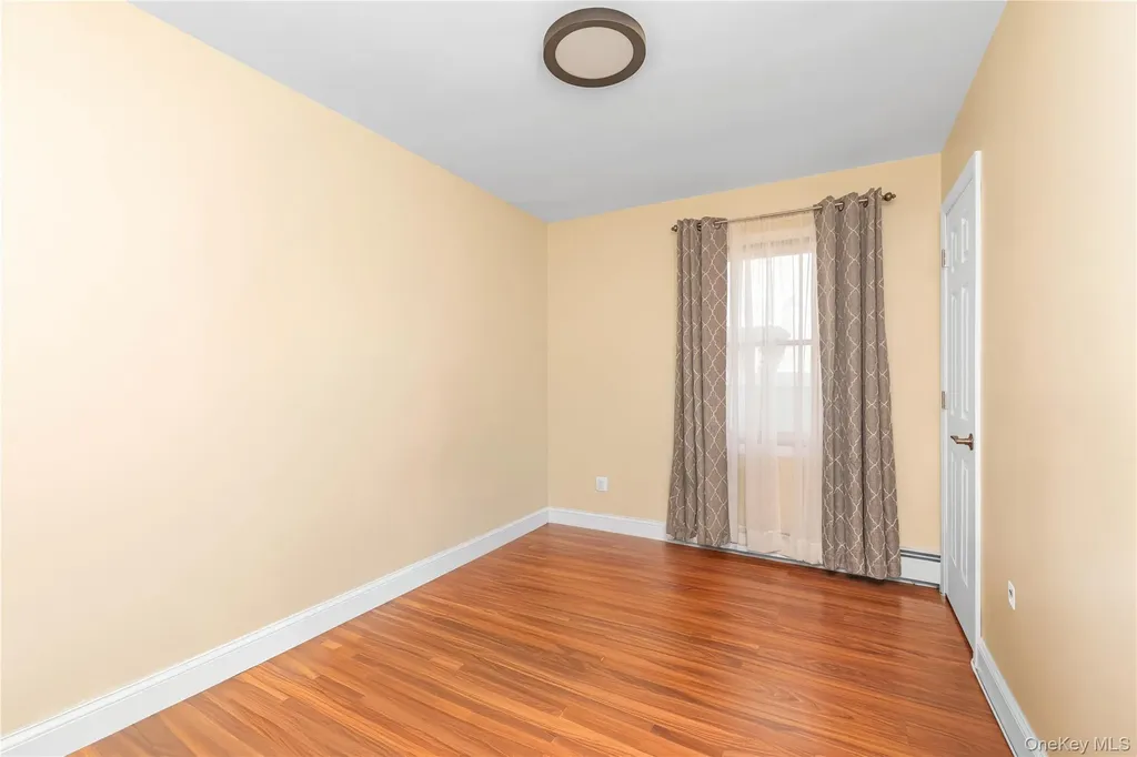 1983 Dutch Broadway Elmont NY 11003
