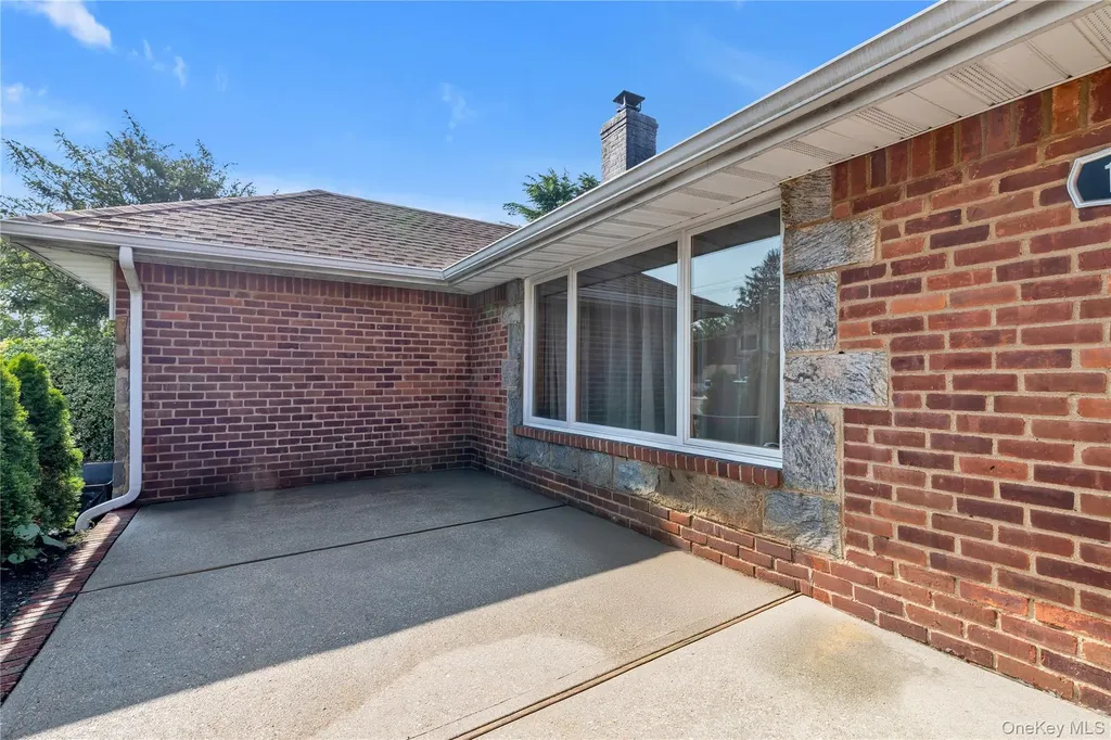 1983 Dutch Broadway Elmont NY 11003