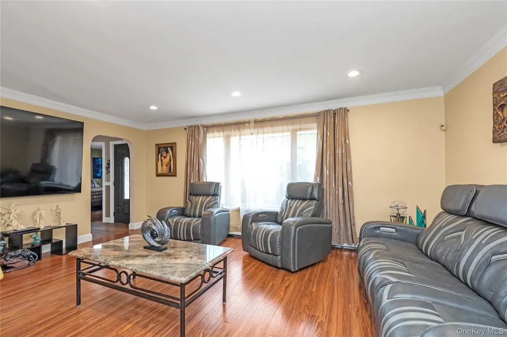 1983 Dutch Broadway Elmont NY 11003