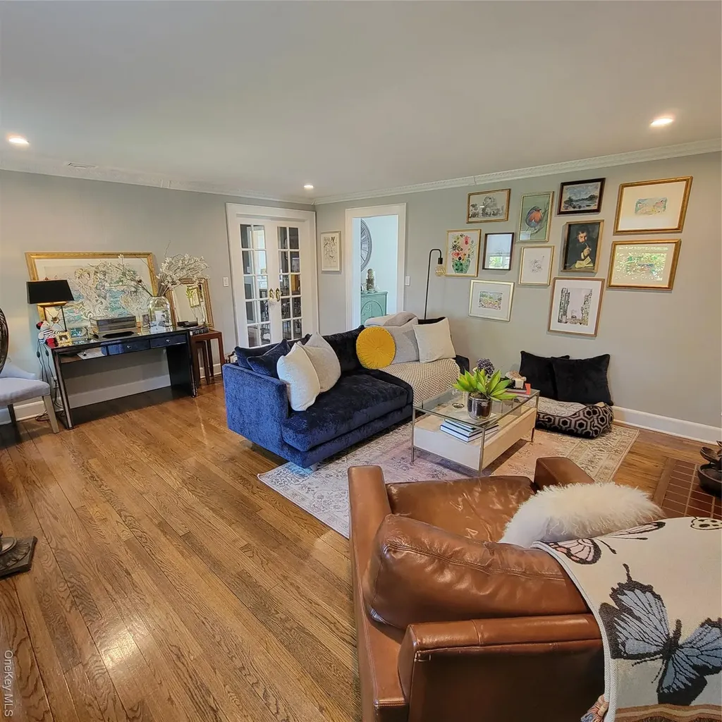 143 33rd Street Lindenhurst NY 11757