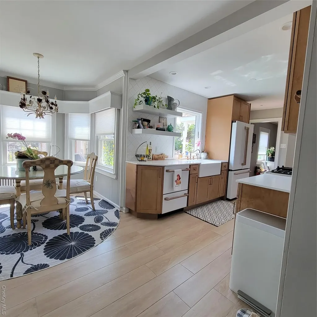 143 33rd Street Lindenhurst NY 11757