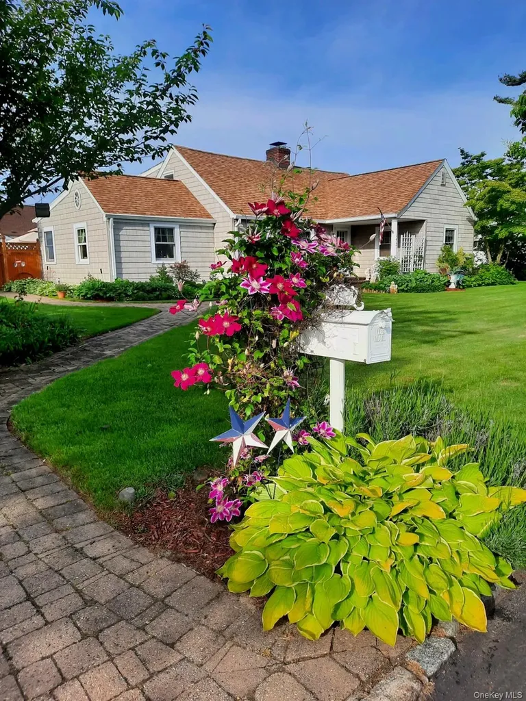 143 33rd Street Lindenhurst NY 11757