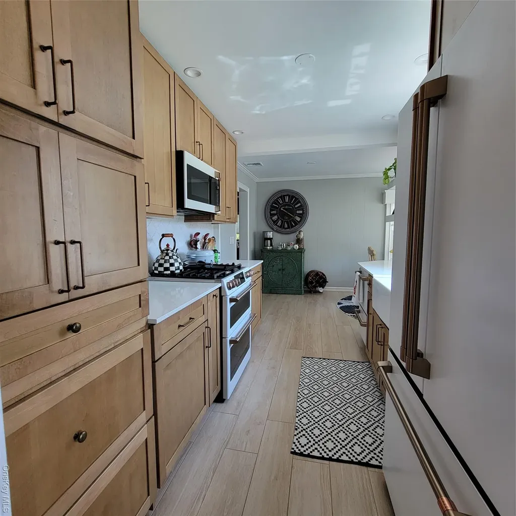 143 33rd Street Lindenhurst NY 11757