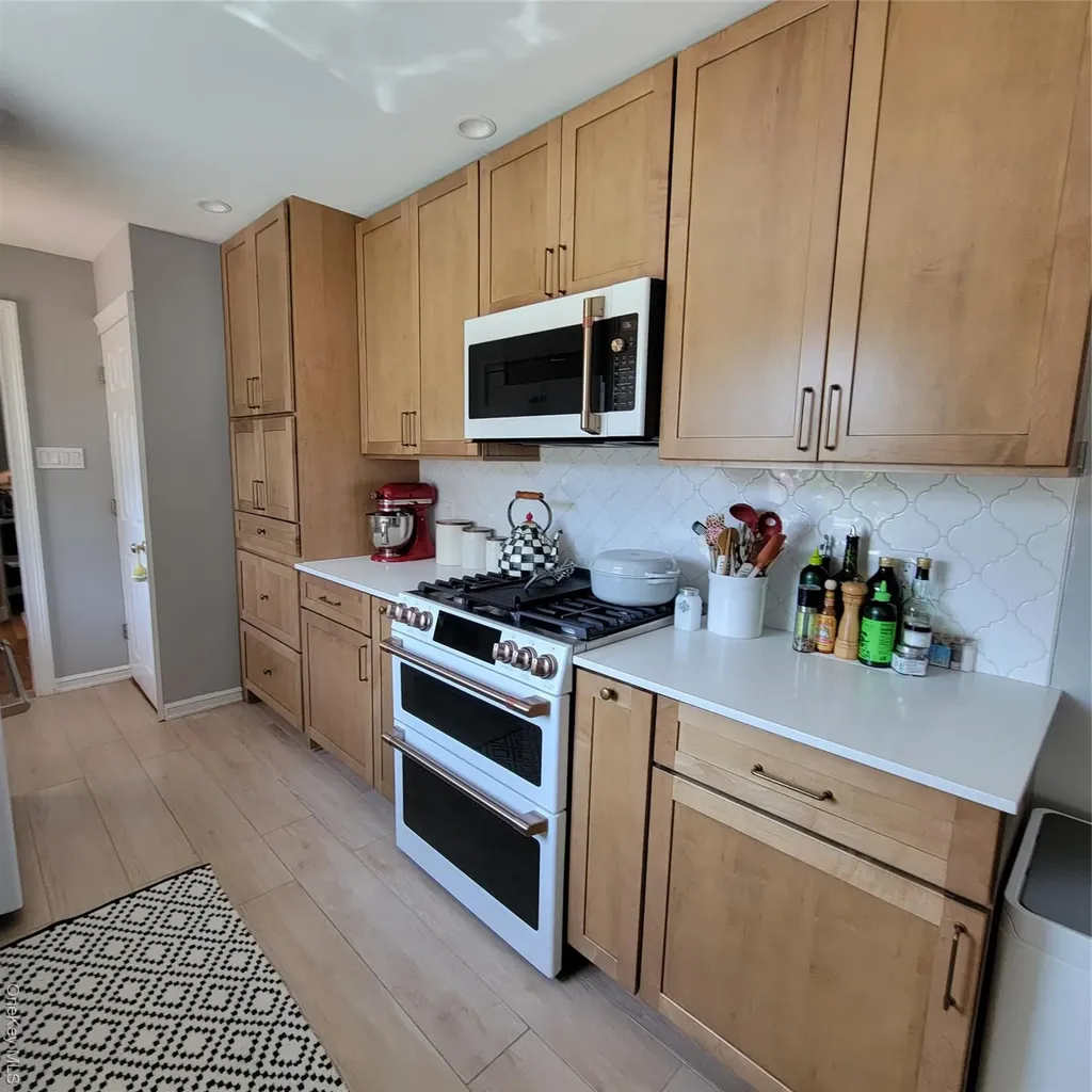 143 33rd Street Lindenhurst NY 11757