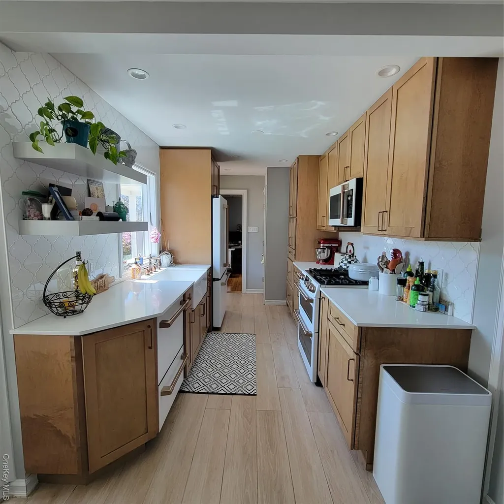 143 33rd Street Lindenhurst NY 11757