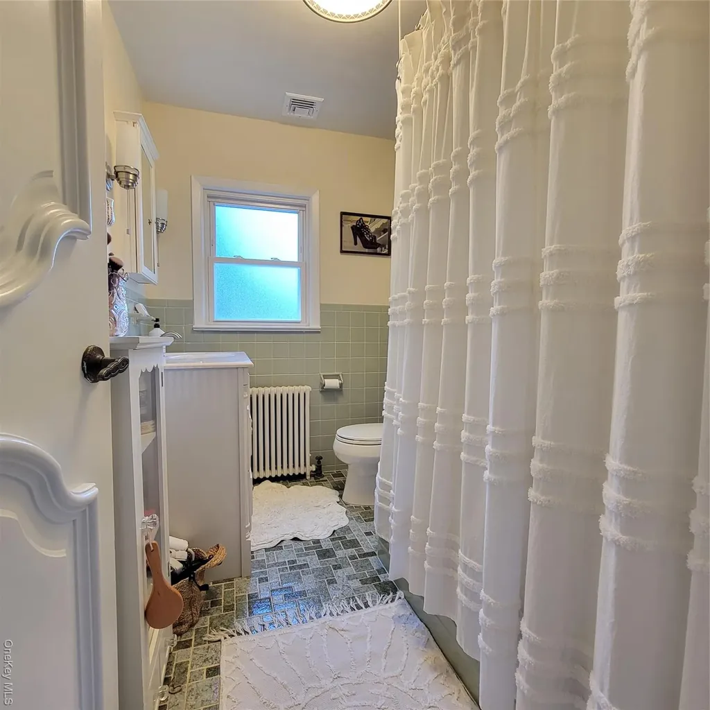 143 33rd Street Lindenhurst NY 11757