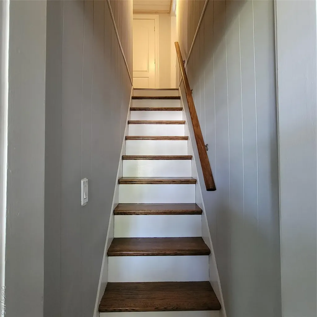 143 33rd Street Lindenhurst NY 11757