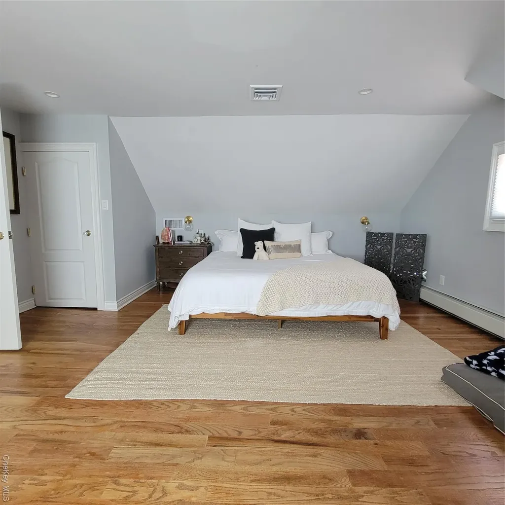 143 33rd Street Lindenhurst NY 11757