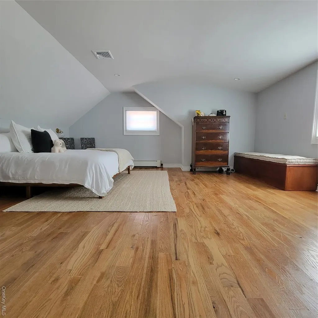143 33rd Street Lindenhurst NY 11757