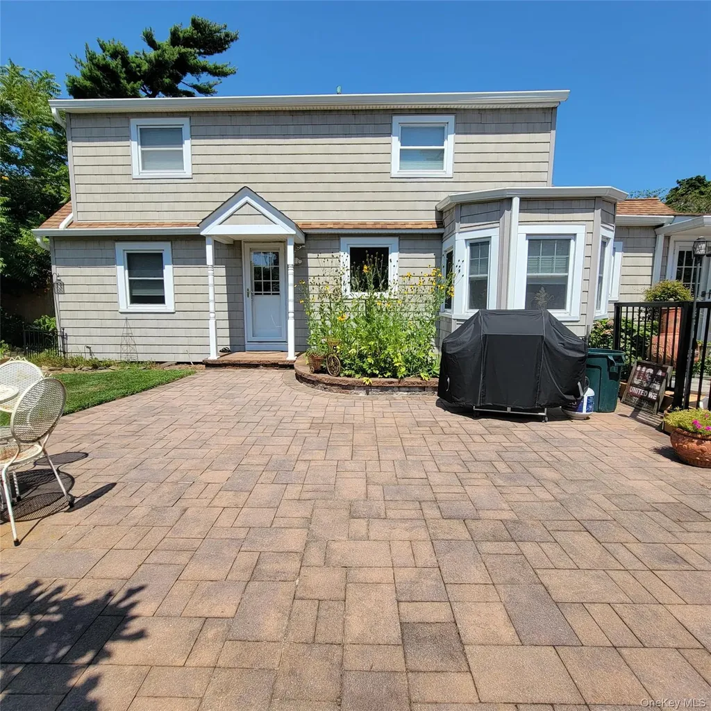143 33rd Street Lindenhurst NY 11757