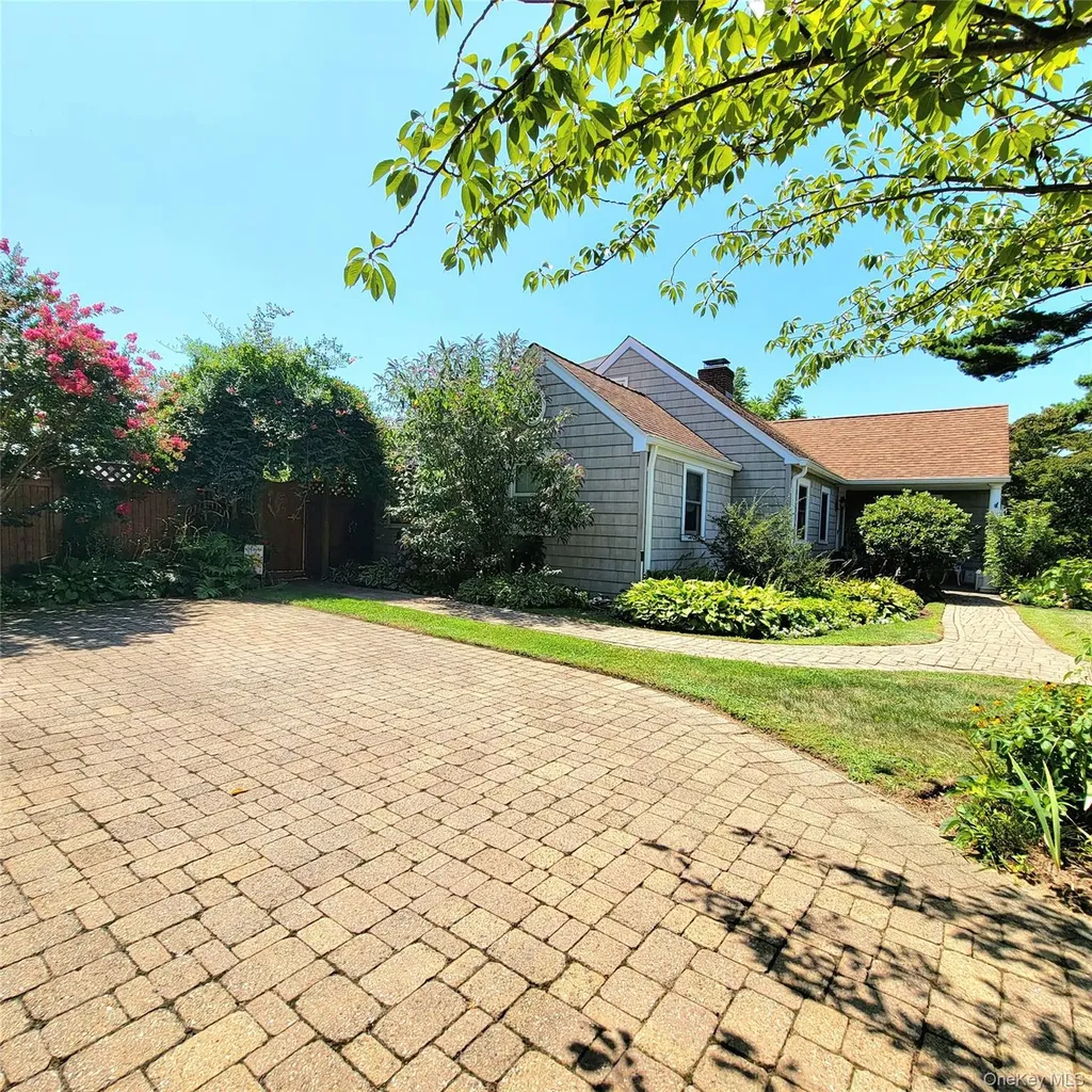 143 33rd Street Lindenhurst NY 11757