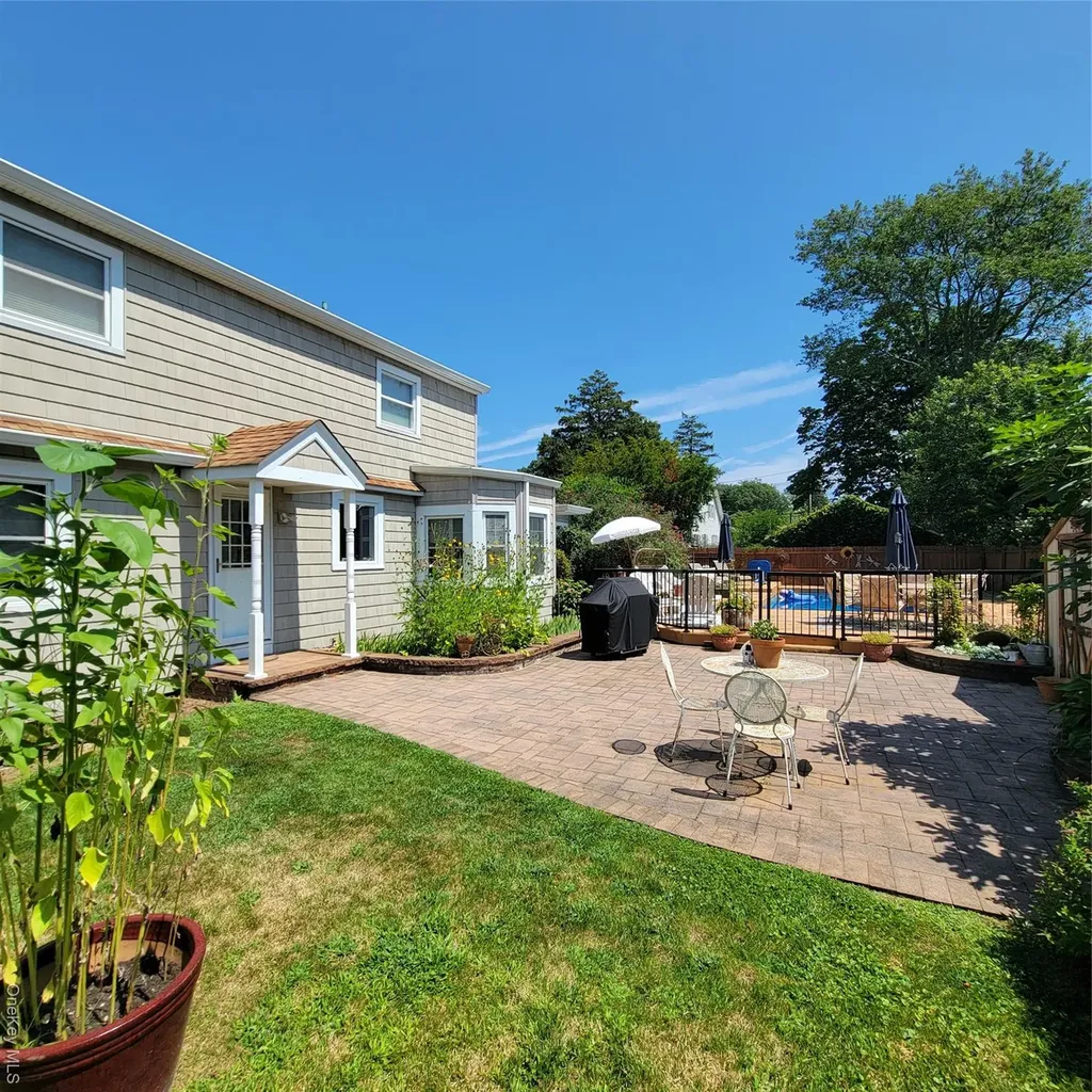 143 33rd Street Lindenhurst NY 11757