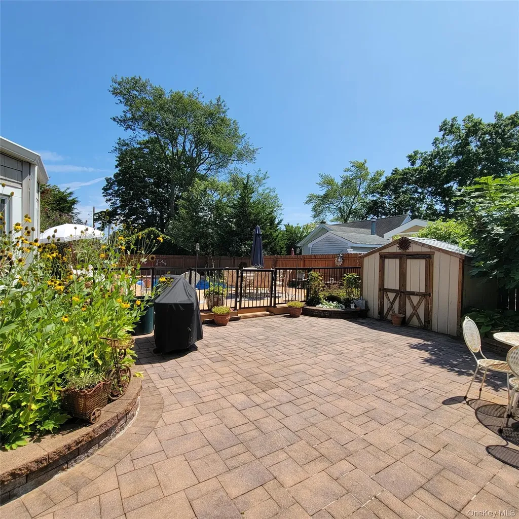 143 33rd Street Lindenhurst NY 11757