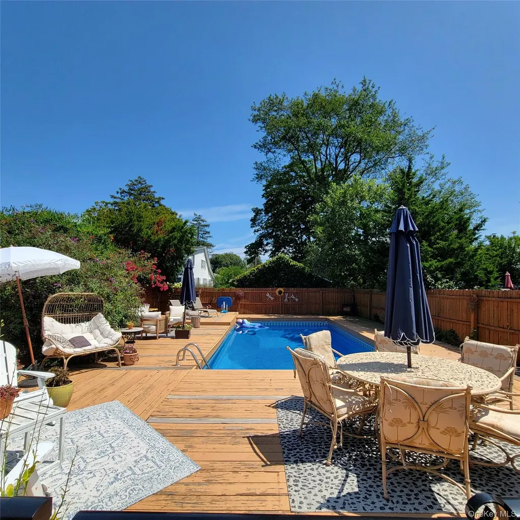 143 33rd Street Lindenhurst NY 11757