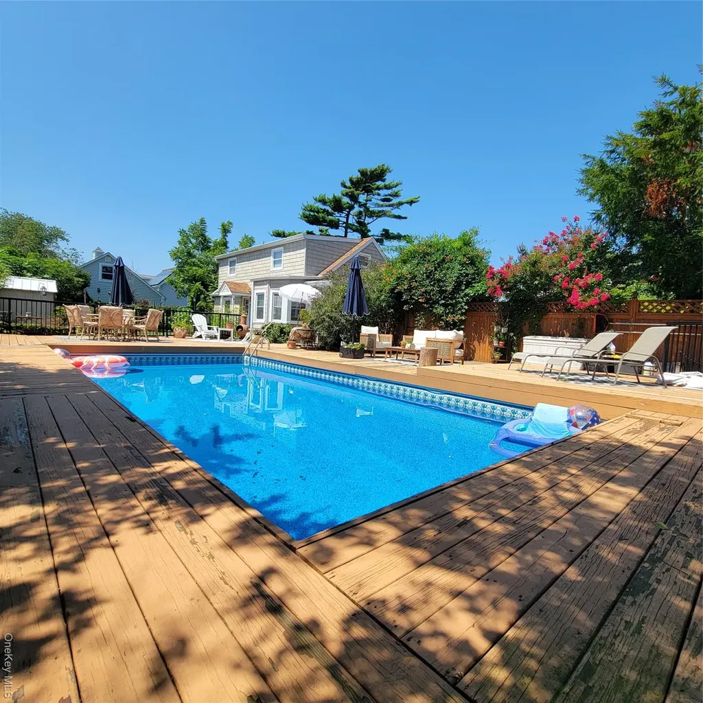 143 33rd Street Lindenhurst NY 11757