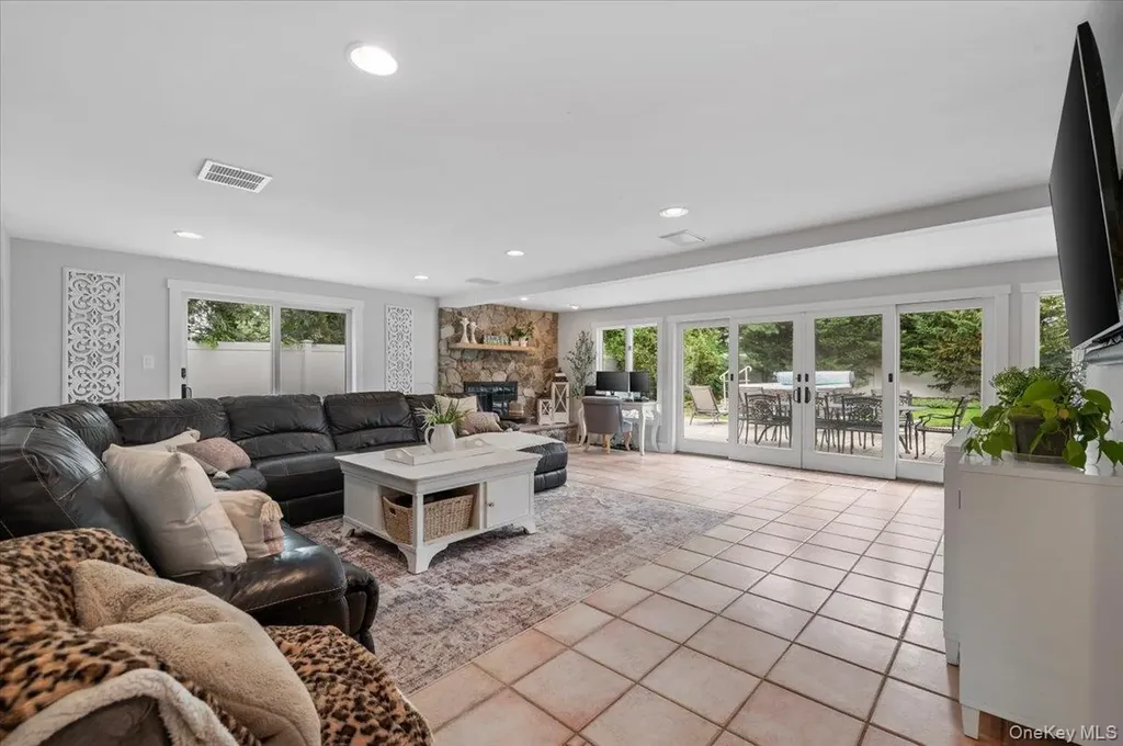 308 Sunset Boulevard Massapequa NY 11758