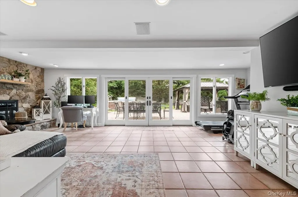 308 Sunset Boulevard Massapequa NY 11758