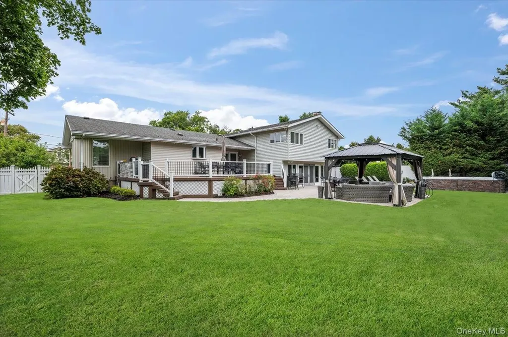 308 Sunset Boulevard Massapequa NY 11758