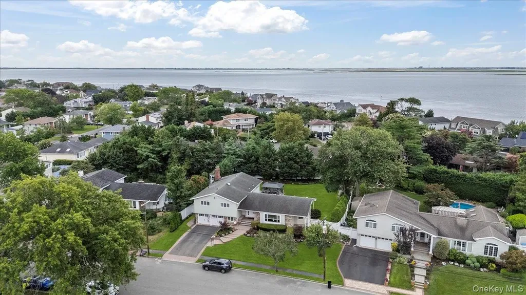 308 Sunset Boulevard Massapequa NY 11758