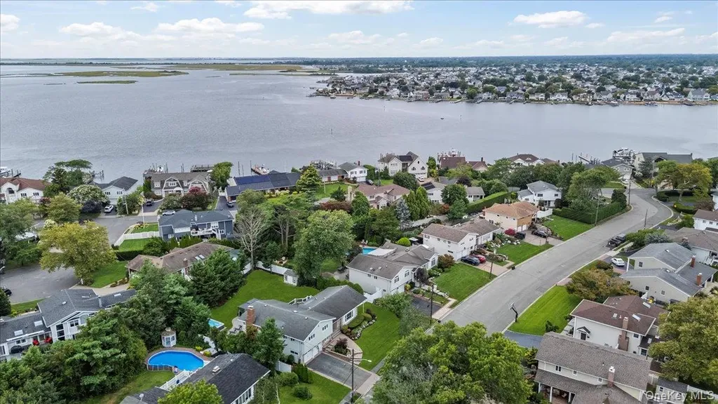 308 Sunset Boulevard Massapequa NY 11758