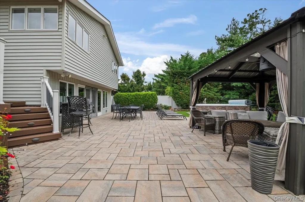 308 Sunset Boulevard Massapequa NY 11758