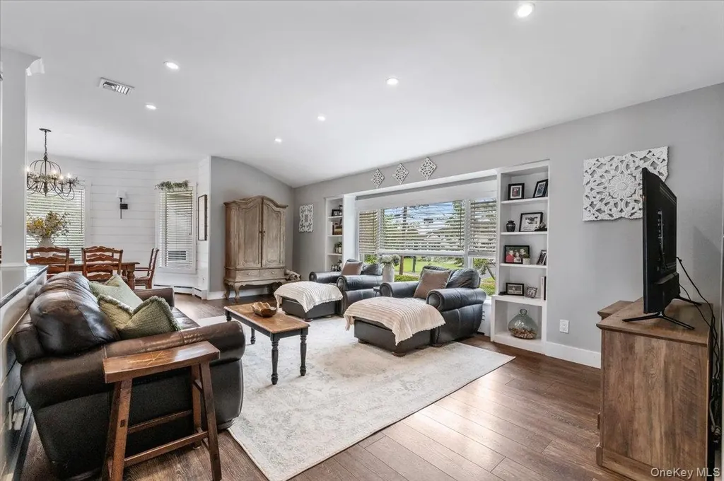 308 Sunset Boulevard Massapequa NY 11758