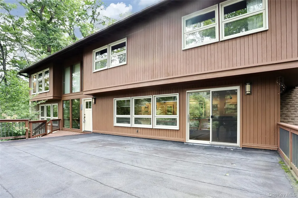 4 Steinway Court Suffern NY 10901