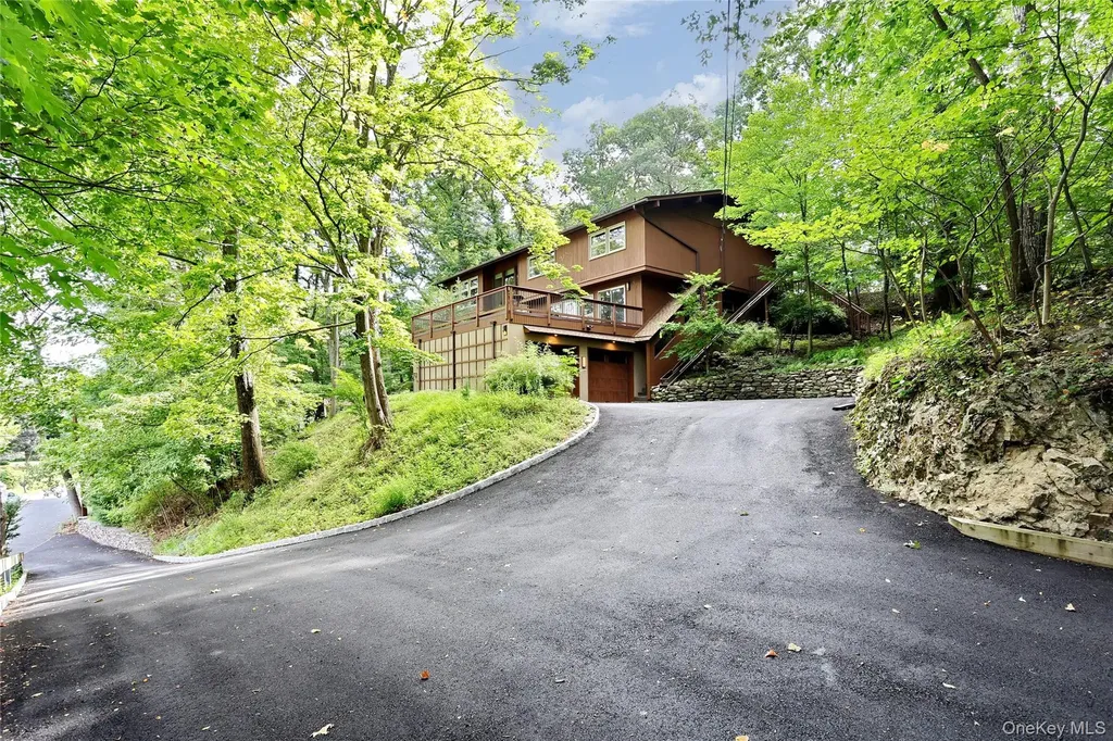 4 Steinway Court Suffern NY 10901