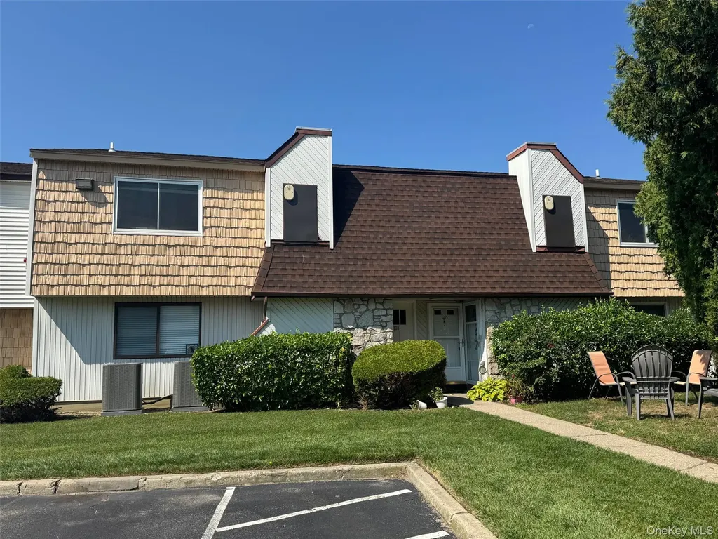 138 N Pointe Circle Coram NY 11727