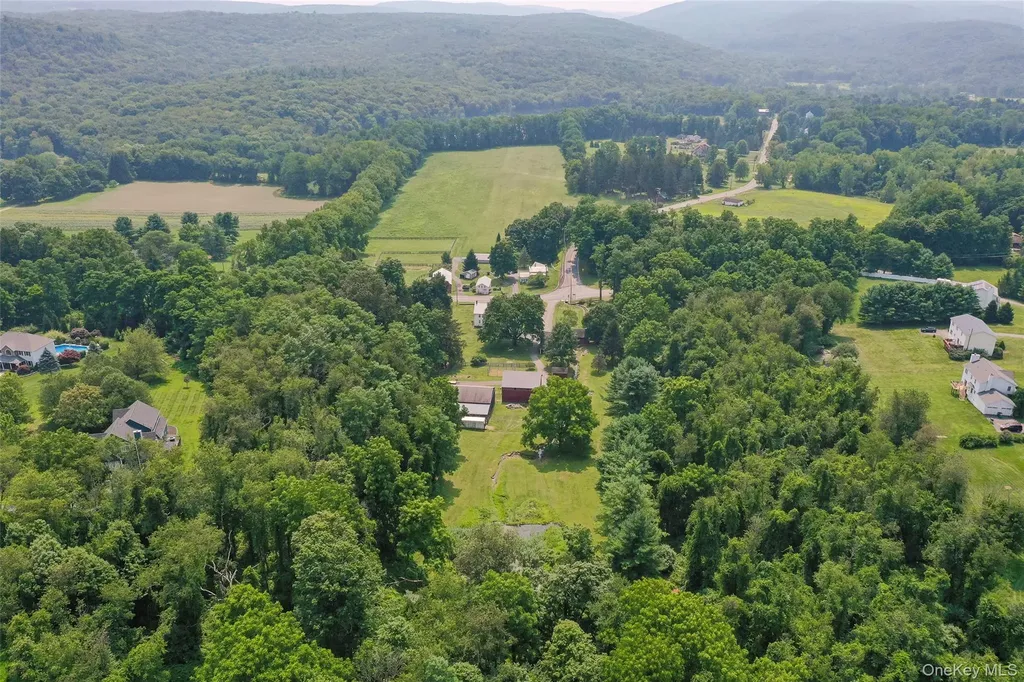 163 Gardner Hollow Road Poughquag NY 12570