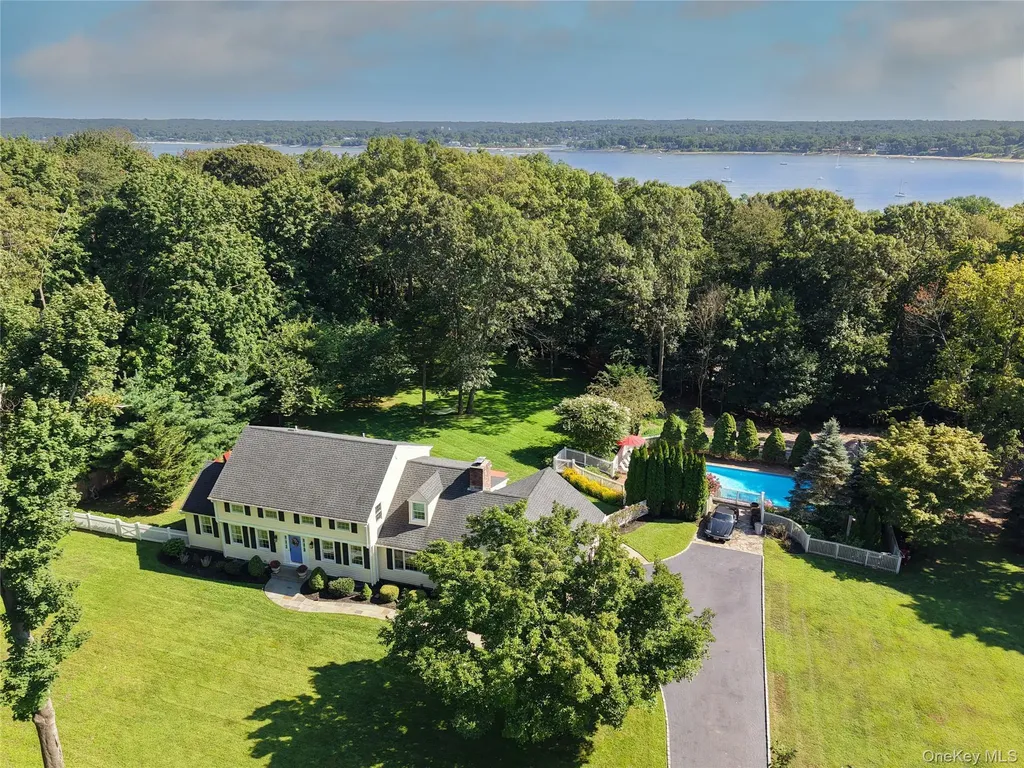 2 Hawk Drive Lloyd Harbor NY 11743