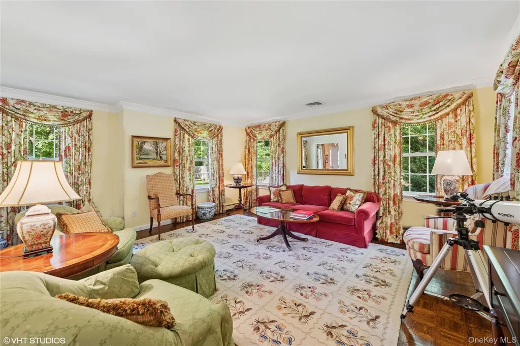 2 Hawk Drive Lloyd Harbor NY 11743