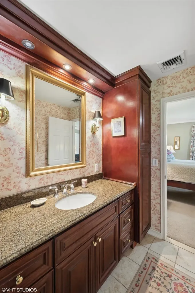 2 Hawk Drive Lloyd Harbor NY 11743
