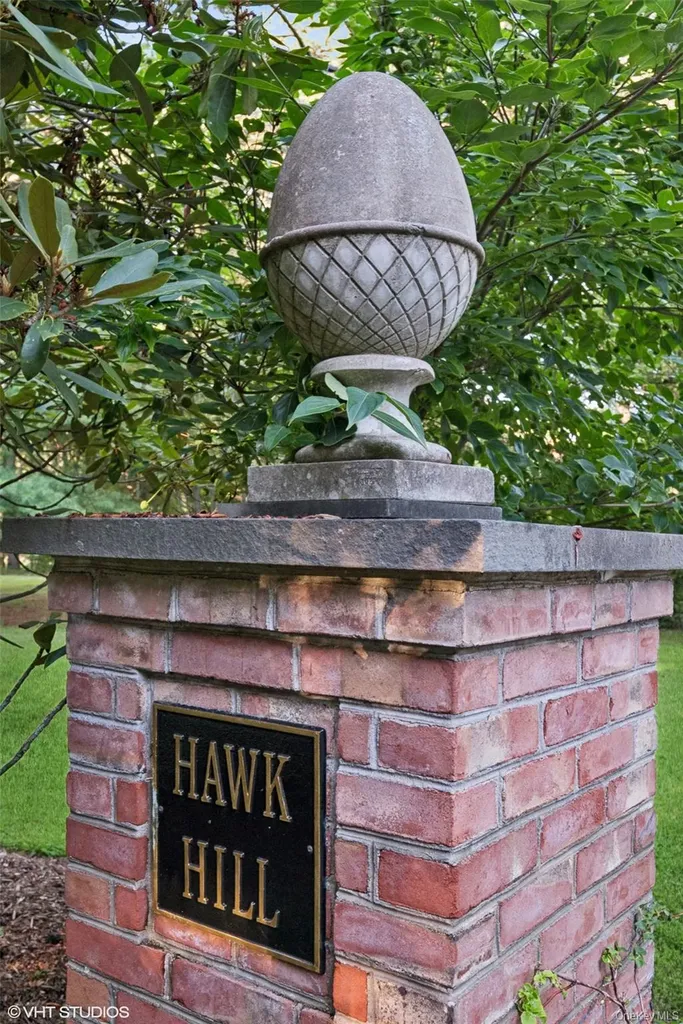 2 Hawk Drive Lloyd Harbor NY 11743