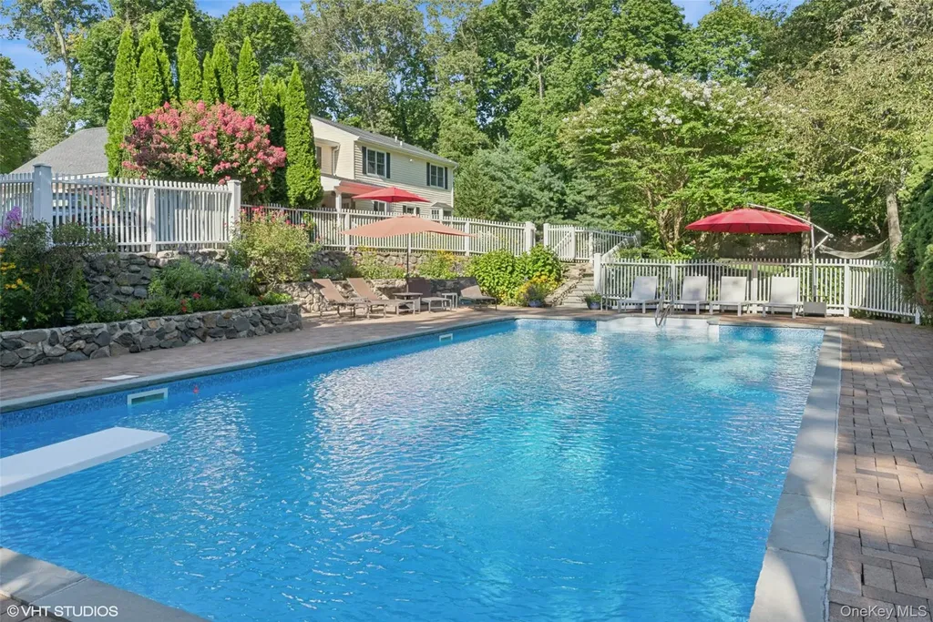 2 Hawk Drive Lloyd Harbor NY 11743