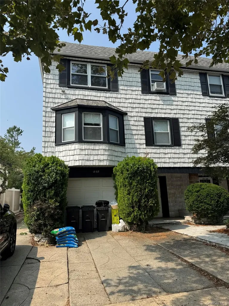 1568 Waters Edge Drive Bayside NY 11360