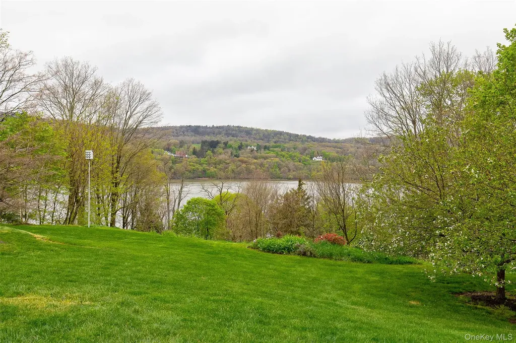 26 Curry Lane Hyde Park NY 12538