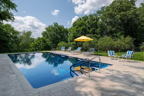 26 Curry Lane Hyde Park NY 12538