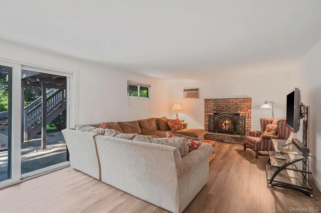 54 Peppermint Road Commack NY 11725