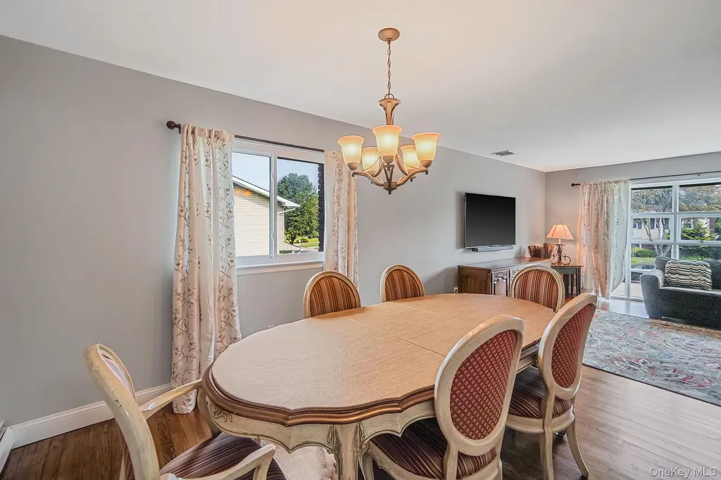 54 Peppermint Road Commack NY 11725