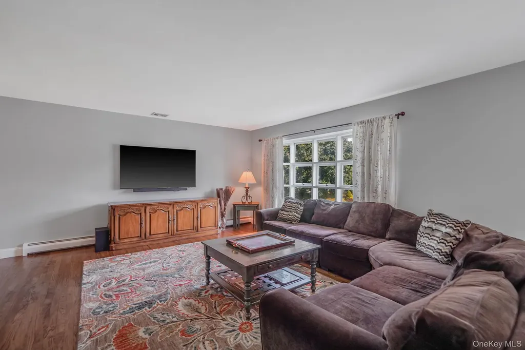 54 Peppermint Road Commack NY 11725