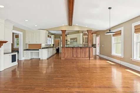 90 Thompson Avenue Babylon NY 11702